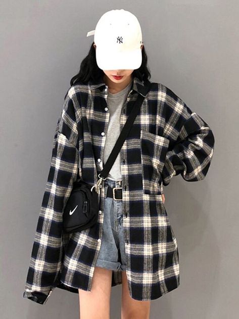 Checkered Shirt Outfit Women, Oversized Plaid Shirt Outfit, Oversized Outfit Ideas, Checkered Shirt Outfit, Blouses 2020, Checked Shirt Outfit, Plaid Jacket Outfit, Oversized Checked Shirt, Checkered Outfit