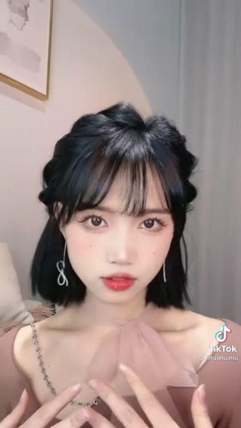 Korean Braided Hairstyle, Hair Style Korea, Kawaii Hairstyles, Hair Tips Video, Hairdos For Short Hair, Peinados Fáciles Para Cabello Corto, Hair Tutorials Easy, Shot Hair Styles, Short Hair Tutorial