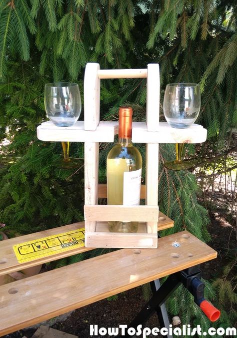 Picnic Caddy, Caddy Diy, Crib Woodworking Plans, Picnic Wine, Diy Picnic, Bottle Caddy, Rustic Wine Racks, Woodworking Equipment, Wine Caddy