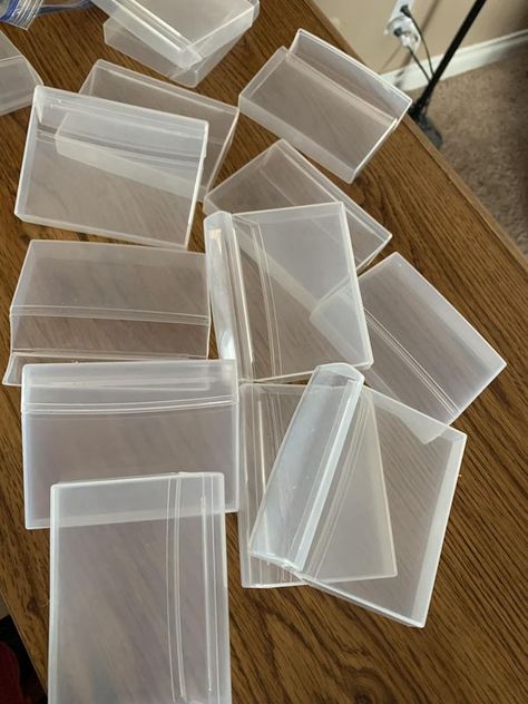 Plastic Gum Container Crafts, Gum Case Crafts, Extra Gum Container Ideas, Making Boxes, Extra Gum, Craft Storage Cabinets, Dollar Store Diy Organization, Store Hacks, Dollar Store Hacks