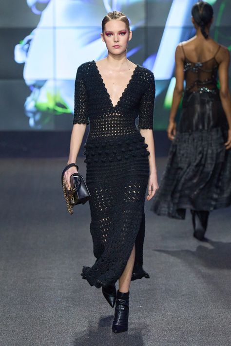 Catwalk Knitwear, Frederick Anderson, Pre Fall Fashion, Black Crochet Dress, Autumn Knitwear, Easy Chic, 2023 Ready To Wear, Knitwear Fashion, Winter 2022