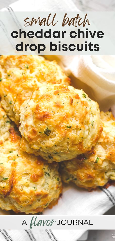 Red Lobster Cheddar Bay Biscuits Recipe, Easy Drop Biscuits, Drop Biscuits Recipe, Red Lobster Cheddar Bay Biscuits, Easy Biscuit, Red Lobster Biscuits, Easy Biscuit Recipe, Cheesy Biscuit, Small Batch Baking