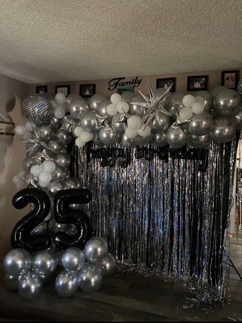 Black White And Silver Birthday Theme, Black And Silver Decorations Party, Black And White Birthday Party Ideas, Black And Silver Party Theme, Goth Birthday Party, Y2k Party Theme, Birthday Party Ideas Themes, 25 Birthday Decorations, Doodle Cake