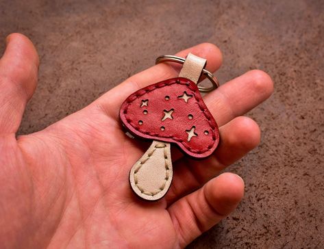 Cricut Leather Projects, Mushroom Template, Leather Mushroom, Bunny Tracks, Mushroom Keychain, Keychain Pattern, Leather Patterns, Diy Leather Projects, Leather Craft Projects