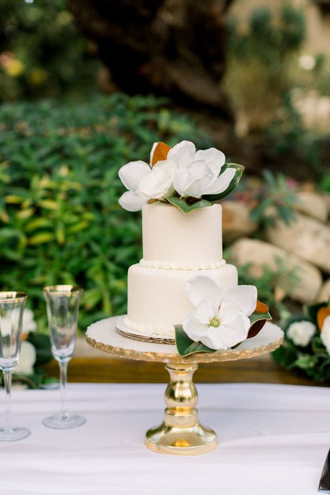 Southern Themed Wedding, Elegant Southern Wedding Ideas, Fall Southern Wedding, Fall Formal Wedding, Magnolia Wedding Cake, Magnolias Wedding, Southern Wedding Ideas, Plum Bridesmaid, Southern Style Wedding