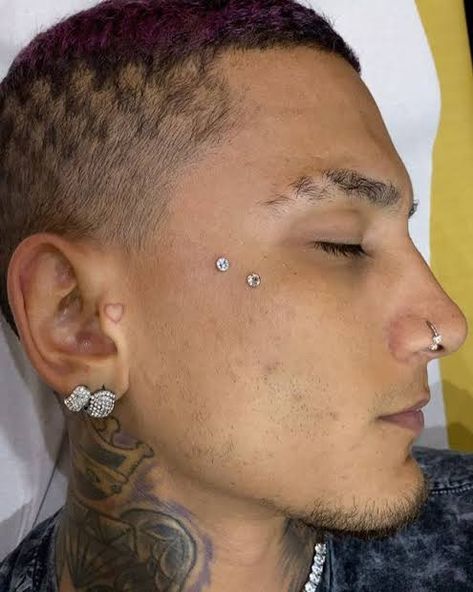 Men’s Facial Piercings, Dermal Piercing Face Men, Male Face Piercing, Face Peircings Guys, Dermal Piercing Cheekbone, Eye Brow Piercing Boy, Piercings No Rosto, Men Face Piercing, Anti Eyebrow Piercing Men