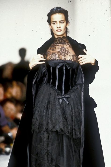 Space Cadet, 90s Runway Fashion, Original Supermodels, Fairytale Fashion, Dark Fashion, Goth Fashion, Gothic Fashion, Victorian Fashion, Look Cool