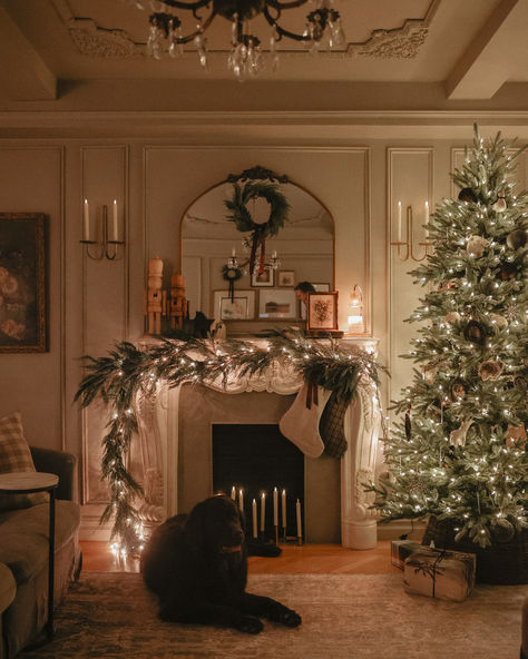 mantle decor for the holidays in nyc apartment @prettyinthepines Pretty In The Pines, Christmas Dreaming, Cozy Christmas Decor, Christmas Apartment, Cosy Christmas, Christmas Interiors, The Pines, Christmas Feeling, Christmas Inspo