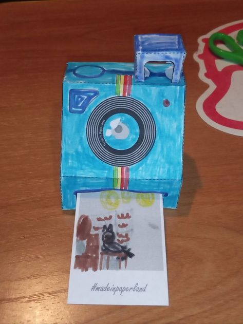 Diy Paper Camera, Polaroid Crafts, Camera Template, Paper Camera, Free Printable Paper, Polaroid Instant Camera, 4th Grade Writing, Holiday Club, Creative Curriculum