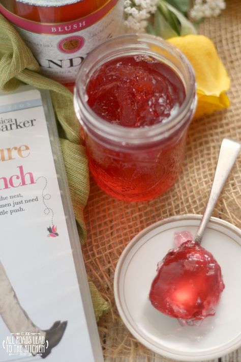 This beautifully blushed champagne jelly is both delicate and decadent. It's perfect for appetizers, Valentine's Day, and bridal shower gifts! | inspired by Failure to Launch for #FoodnFlix Champagne Jelly Recipe, Funky Cocktails, Pepper Jellies, Failure To Launch, Champagne Jelly, Jelly Maker, Wine Jelly, Canning Jam, Homemade Jelly