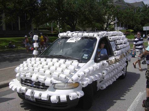 toilet rolls car by denaldo, via Flickr Funny Car Pranks, Car Pranks, Funny April Fools Pranks, Harry Potter Birthday Cards, Senior Pranks, February Activity, April Fools Pranks, Senior Activities, Extremely Funny