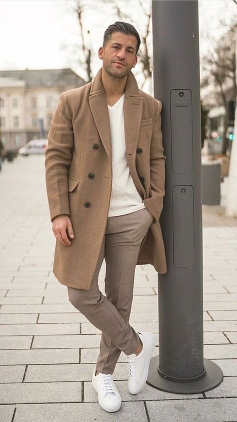 Camel Coat Men, Mens Turtleneck Outfits, Mens Clothing Styles Streetwear, Winter Outfits For Men, Mantel Outfit, Camel Coat Outfit, Paris Mens Fashion, Aesthetic Outfits Men, Trendy Mens Fashion