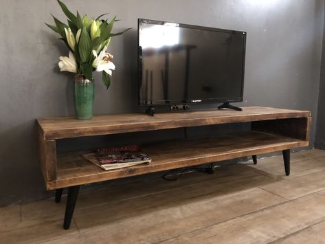 Bedroom Tv Table Ideas, Easy Diy Tv Stand, Diy Tv Table, Tv Stand Ideas Diy, Unique Tv Stand Ideas, Diy Tv Unit, Diy Tv Stands, Wooden Tv Table, Wood Tv Table