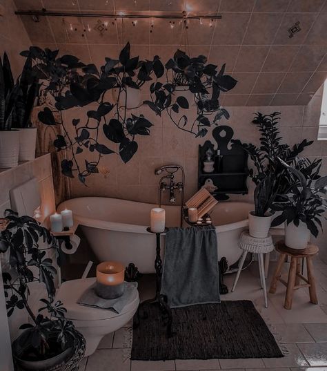 Grunge Bathroom Decor, Fairy Grunge Bathroom, Witchcore Bathroom, Whimsy Goth Bathroom, Cottage Core Bathroom Aesthetic, Alt Apartment Aesthetic, Led Bathroom Ideas, Black Aesthetic Bathroom, Grunge Bathroom Aesthetic