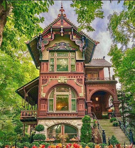 Fairytale House, Victorian Style Homes, Revival Architecture, Victorian Architecture, Greek Revival, Victorian Gothic, Beautiful Buildings, Queen Anne, Victorian Style