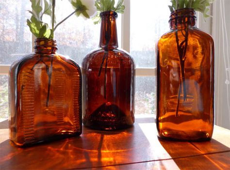 vases bouteilles de verre brun Brown Glass Bottles, Brown Bottles, Colors Of Fall, Colors Brown, My Eyes, Glass Bottles, Bottles Decoration, Just Love, A Photo