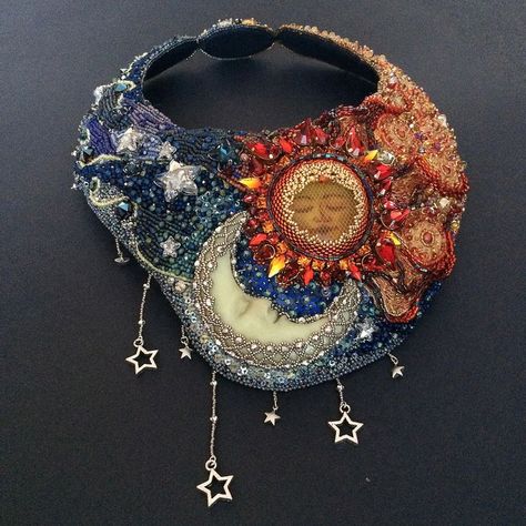 Moon Bead Embroidery, Bead Embroidery Necklace, Embroidery Jewelry Diy, Sun And Moon Embroidery, Beaded Moon, Sun Embroidery, Moon Clothing, Moon Embroidery, Sun Jewelry