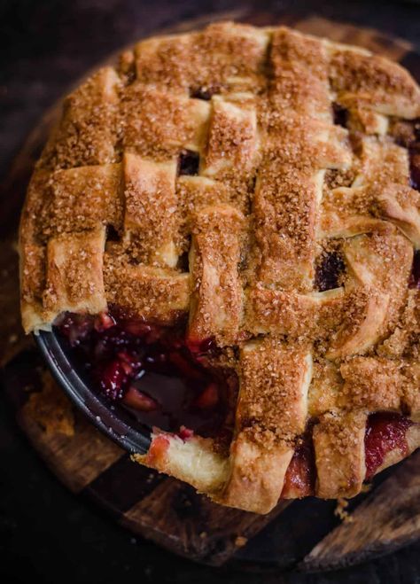 Apple Blackberry Pie, Blackberry Pie Recipe, Sour Cream Pie, Buttery Pie Crust, Blackberry Pie, Flaky Pie Crust, Fruit Filling, Custard Pie, Vanilla Custard