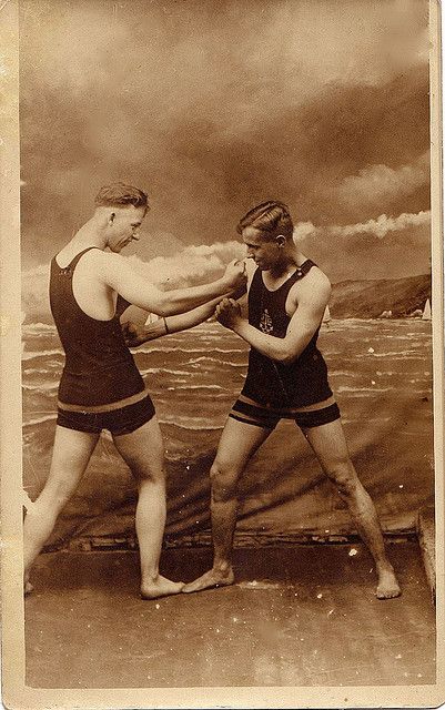 1910 sepia wrestling photgraph Funny Vintage Photos, Vintage Boxing, Boxe Thai, Blithe Spirit, Weird Vintage, Bathing Suit Styles, Bathing Costumes, Portrait Vintage, Vintage Bathing Suits