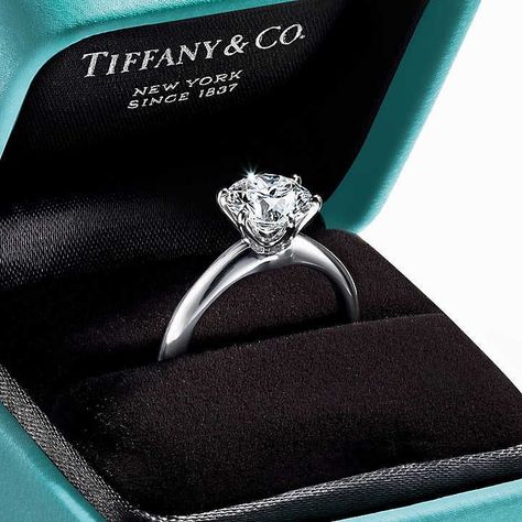 Tiffany Wedding Rings, Tiffany Engagement Ring, Como Wedding, New Gold Jewellery Designs, Cute Engagement Rings, Future Engagement Rings, Ring Styles, Ring Trends, Dream Engagement