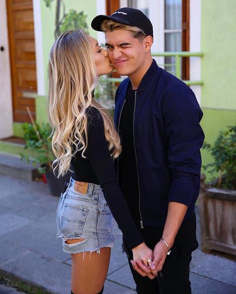 Cute couple Laur Diy, Laurdiy And Alex Wassabi, Lauren Diy, Alex Wassabi, Lauren Riihimaki, Halloween Costume Couple, Couple Tumblr, Love Lauren, Couple In Love