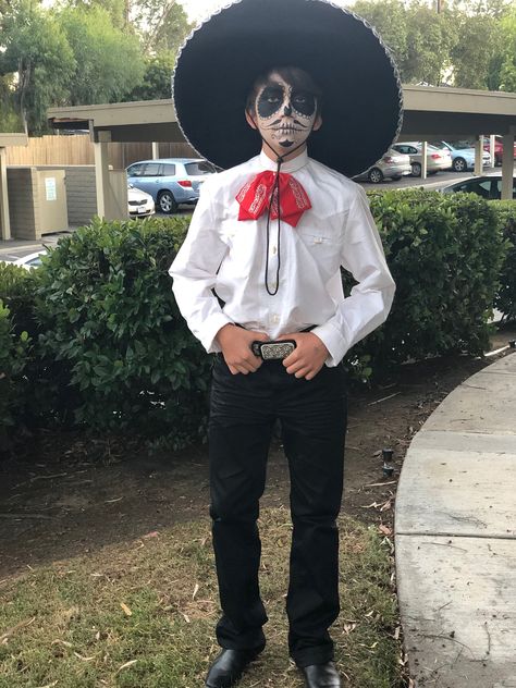 Diy Mariachi Costume, Mariachi Costume, Costume For Halloween, Costume Diy, Diy Halloween Costumes, Diy Costumes, Day Of The Dead, The Dead, School Ideas