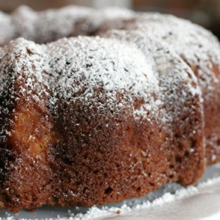 French Canadian Christmas Cake Recipe - (4.7/5) Pork Cake Recipe, Date Nut Cake, Canadian Christmas, Orange Bundt Cake, Nut Cake, Apple Spice Cake, Vegan Easter, Holiday Desserts Table, Pistachio Pudding