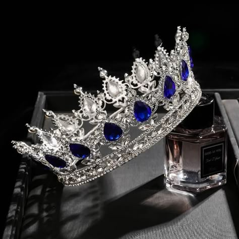 Dark Blue Quinceanera Crown, Navy Blue Quinceanera Crown, Navy Blue Crown Quince, Royal Blue And Silver Sweet 16, Quince Crowns Blue, Dark Blue Princess Aesthetic, Royal Blue Quinceanera Theme Ideas, Royal Blue Quince Makeup, Celestial Quinceanera