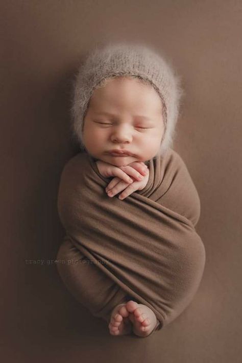 Baby Boy Newborn Pictures, Newborn Photography Boy, Newborn Photography Poses, Newborn Studio, Newborn Baby Photoshoot, Baby Boy Photography, Baby Poses, Newborn Poses, Newborn Posing