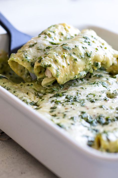 Creamy Poblano Chicken Enchiladas #mexicanfood #enchiladas #poblanos #peppers #cilantro #cheese #pepperjack #corntortillas #tortillas Viral Food Recipes, Poblano Chicken Enchiladas, Creamy Poblano Chicken, Poblano Chicken, Poblano Sauce, Mexican Favorites, Authentic Mexican Recipes, Viral Recipes, Parmesan Asparagus