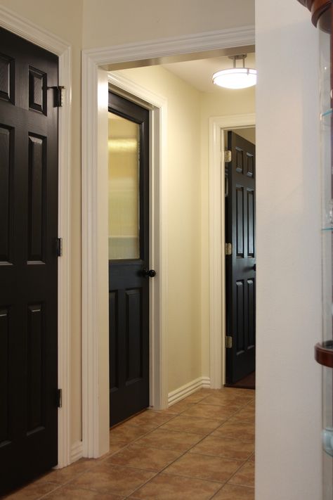 Love the black doors, and reeded glass Diy Split Door, Updating Interior Doors Diy, Update Interior Doors, Interior Door Makeover, Hollow Core Door, Sliding Barn Door Closet, Door Diy Projects, Diy Interior Doors, Rustic Doors Interior