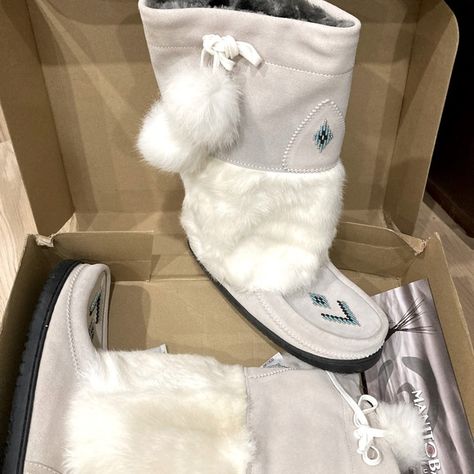 Manitobah Mukluks size 10. Never worn Manitobah Mukluks, Rabbit Fur, Beading, Size 10, Plus Fashion, Boots, Fashion Trends, Leather, Fashion Tips