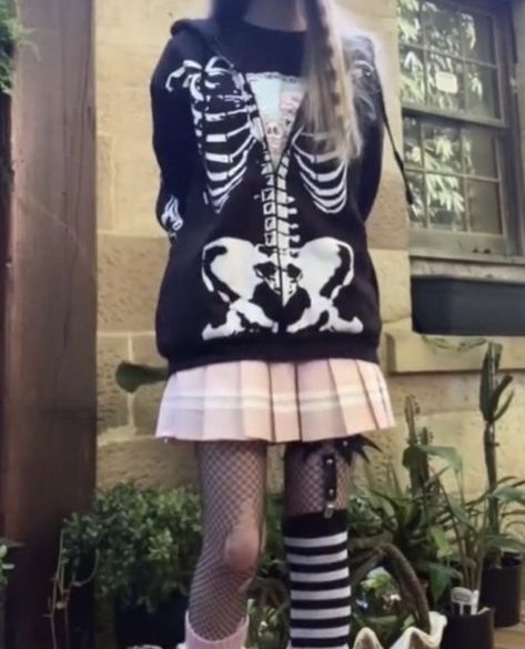 Creepycore Outfits, Cutegore Outfits, Cutegore Outfit, Gurokawaii Fashion, Egirl Looks, Creepy Cute Outfits, Creepy Cute Fashion, Pinterest Outfits, Cool Fits