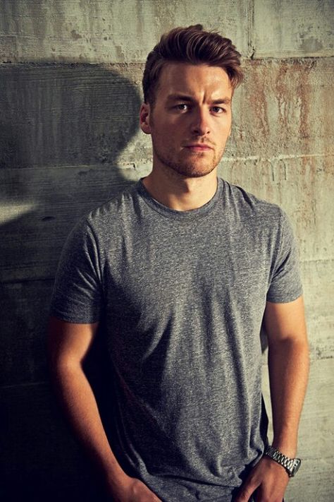 Alex (Matt Stokoe), the new hottie on Misfits! Matt Stokoe, Celeb Men, The Musketeers, Athletic Body, Cowboys And Indians, Gorgeous Guys, Image Bank, Human Male, Person Of Interest