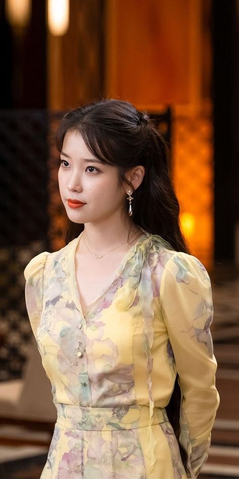 Lee Ji-eun as Jang Man-wol in Hotel del Luna (2019) Iu Dress, Luna Fashion, Iu Hair, Iu Fashion, Korean Actresses, Korean Celebrities, Looks Chic, Kpop Fashion Outfits, Kpop Fashion