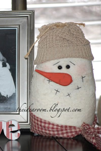 Cheery Snowman made from felt and old sweater.  I love it and it looks pretty easy to make. Fleece Crafts, Fleece Projects, Felt Snowman, Man Crafts, Idea Room, Winter Craft, Diy Snowman, Snowmen Patterns, 12 December