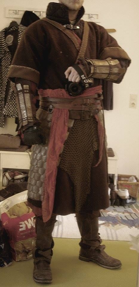 Viking Fashion Men, Mens Ren Faire Outfit Diy, Barbarian Outfit Male, Medieval Hairstyles Men, Viking Clothing Male, Dnd Outfits Inspiration Male, Dnd Winter Clothes, Medieval Sailor, High Fantasy Outfits