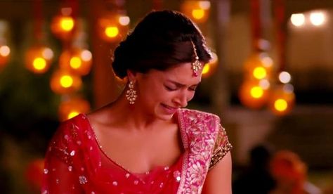 Kabira Song, Deepika Padukone Style, Becoming An Actress, Vintage Bollywood, Deepika Padukone, Beautiful Songs, Desi, Celebrity Style, Hairstyles