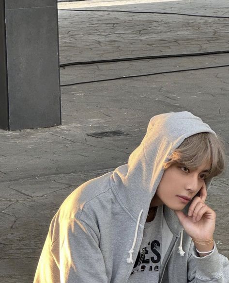 V Bts Wallpaper, V Video, Kim Taehyung Wallpaper, Daegu, V Taehyung, Bts Photo, Bts Pictures, Bts V, Bts Taehyung