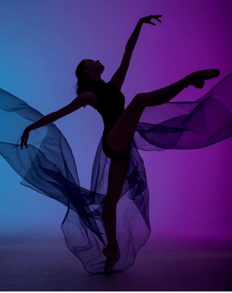 Aesthetic Dance Photos, Female Dancer Aesthetic, Danse Aestetic, Dance Silhouette Photography, Dance Pictures Aesthetic, Dark Dance Aesthetic, Danse Aesthetic, Dance Fashion Photography, Dance Photoshoot Poses