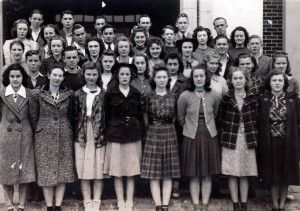 1940s School Uniform, 1940s Classroom, 1930s School Teacher, 1950s Highschool, 1940s High School, World History Projects, Peacock Costume, High School Photos, High School Fashion