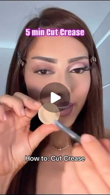 Janine Jennings on Instagram: "5 Min Cut Crease . #makeup #grwm #simplemakeup #cdsalon #5minmakeup" How To Cut Crease, Soft Cut Crease Makeup, How To Do A Cut Crease, Easy Cut Crease Eyeshadow, How To Do Cut Crease Eyeshadow, Cut Crease Hooded Eyes, Full Cut Crease, Soft Cut Crease, Glitter Cut Crease Makeup