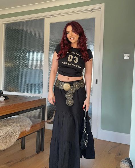 my new favourite maxi skirt styled two ways 🌸💕🖤 which is your favourite? . Boho maxi skirt styling outfit ideas | Instagram Disc Belt Outfit, Skirt With Tshirt, Maxi Skirt Styling, Graphic T Shirt Outfit, Disc Belt, Skirt Styling, Belt Outfit, Boho Maxi Skirt, Maxi Skirt Style