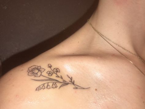 Sweet Pea Tattoo Collar Bone, Birth Flower Tattoos Collar Bone, Birth Flower Collarbone Tattoo, Daffodil Tattoo Collar Bone, Lily Of The Valley Tattoo Shoulder, Daffodil And Sweet Pea Tattoo, Daffodil Collarbone Tattoo, Daffodil Collar Bone Tattoo, Daffodils And Lily Of The Valley Tattoo