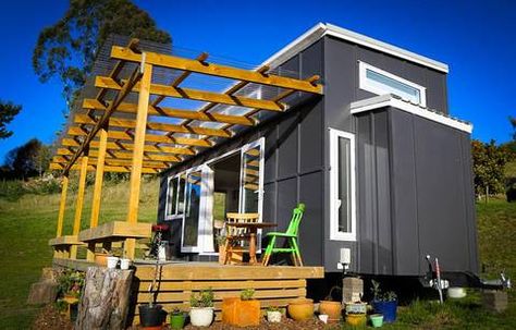 Couple's extra-wide tiny home has a climbing wall (Video) : TreeHugger Napier New Zealand, Loft Ideas, Building A Tiny House, Tiny House Kitchen, Modern Tiny House, Tiny House Cabin, Tiny House Living, Tiny House On Wheels, Tiny House Plans