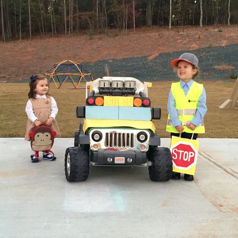 School bus driver and student Halloween costume. Jeep power wheel decorated as the school bus Student Halloween Costume, Bus Driver Costume, Student Costume, Kids Bus, Power Wheel, Makeup Decor, Baby Costume, Costume For Kids, School Bus Driver