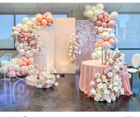 Backdrop For Sweet 16, Backdrop Ideas Sweet 16, Sweet 16 Main Table, Backdrop Birthday Decorations, Sweet Sixteen Balloons Decorations, Sweet 16 Birthday Decor, Floral And Balloon Backdrop, Sweet Sixteen Backdrop Ideas, Floral Balloon Backdrop