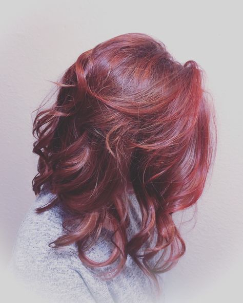 Red lob hairstyle   #mediumhaircut #cutehair #redhair #hairstyles #hair #haircolor #haircare #haircuts #hairbeauty #highlights #lob Aline Lob, Hairstyles For Medium Hair, Lob Hairstyle, Cute Hairstyles For Medium Hair, Hair Red, Pretty Hair, Medium Hair Cuts, Medium Hair, Cute Hairstyles