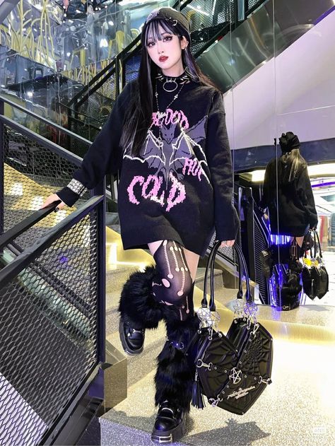 Harajuku Gothic Street Styles, Korean Goth Fashion, Harajuku Fashion Kawaii, Bat Graphic, Alt Fits, Harajuku Goth, Kawaii Outfit Ideas, Alt Clothes, Alt Style