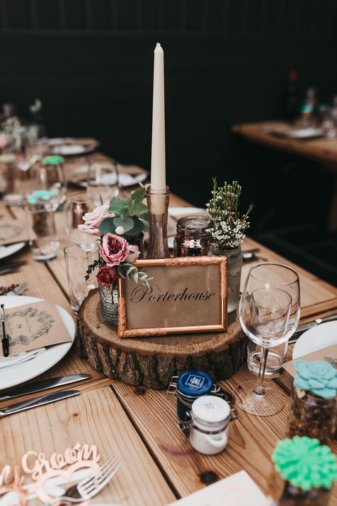 Wood Slice Centrepiece, Log Centerpieces Wedding Wood Slices, Rustic Table Names, Wood Slice Wedding Centerpieces, Centerpieces With Wood Slices, Log Slice Centerpiece, Wood Slice Centerpiece Wedding, Card Display Ideas, Wood Slice Centerpiece